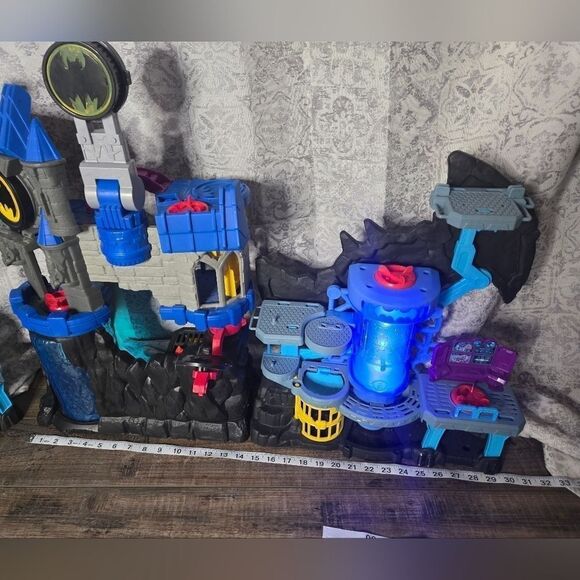 2 Imaginex Batman Playsets Bat Tech Bat Cave and Wayne Manor Bat Cave light up - Picture 9 of 16